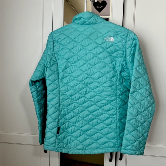The North Face girls’ Thermoball Insulated Jacket, GUC, size 14/16 or womens XS - Picture 2 of 6